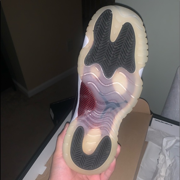 Jordan 11 Retro 72-10 - Picture 2 of 3